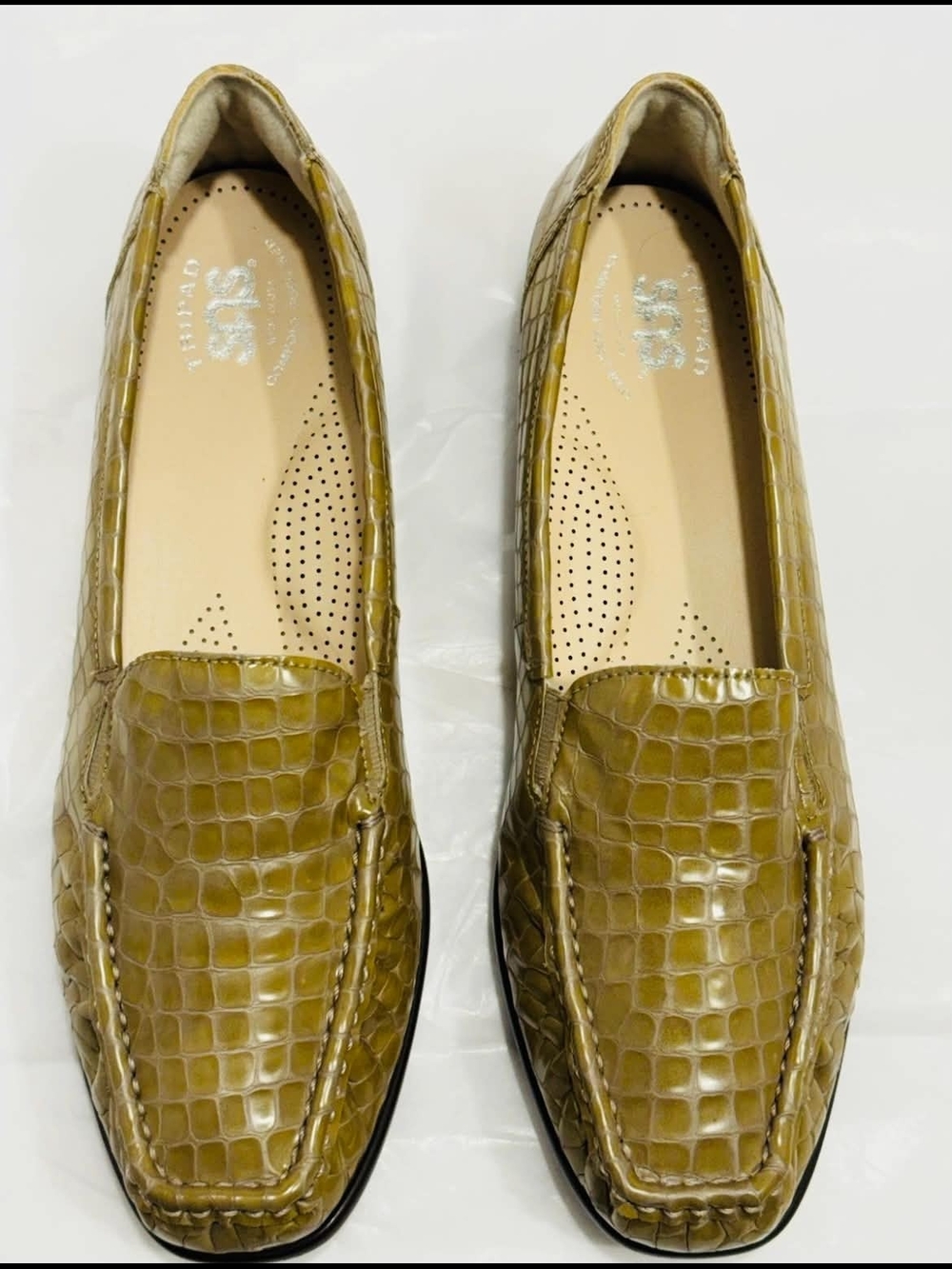 SAS Olive Croc-Embossed Slip-On Loafers 10 M